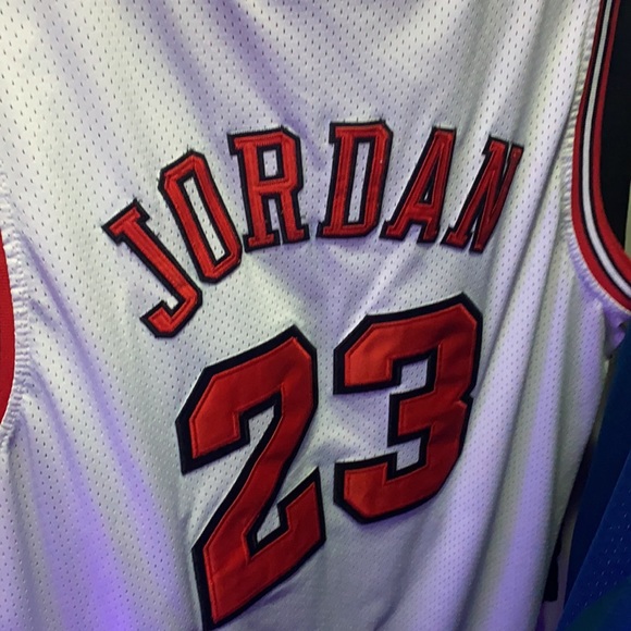 Micheal Jordan Jersey - Picture 2 of 2